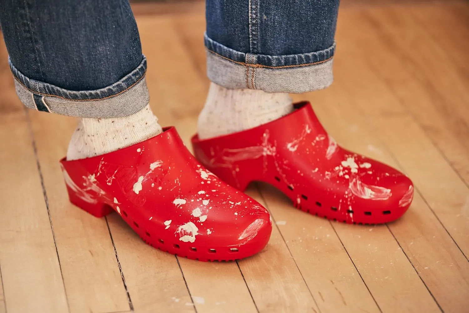 CALZURO Classic Work Clogs Without Holes - Unisex Nursing Clogs - Non Slip Shoes - Autoclavable Rubber Kitchen Shoes for Women and Men -